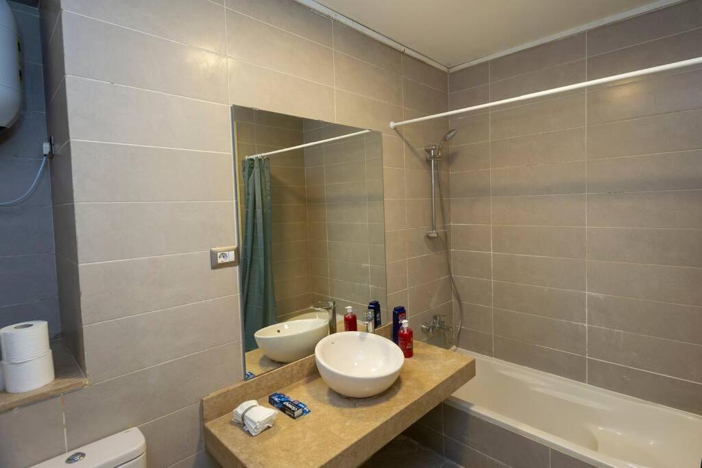 Wide Garden View 2br New
